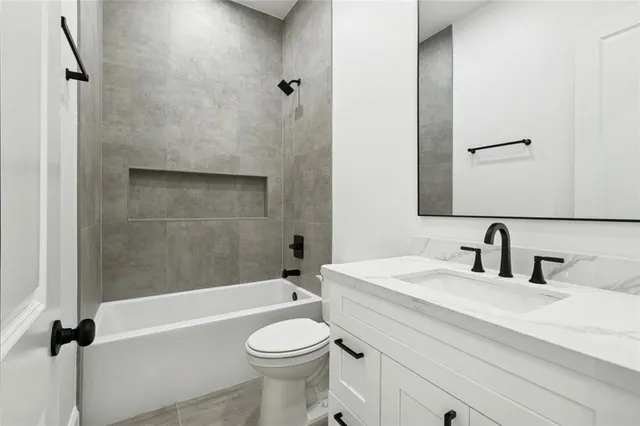 $319,900 | 3509 Plaza Drive, Chalmette, LA 70043