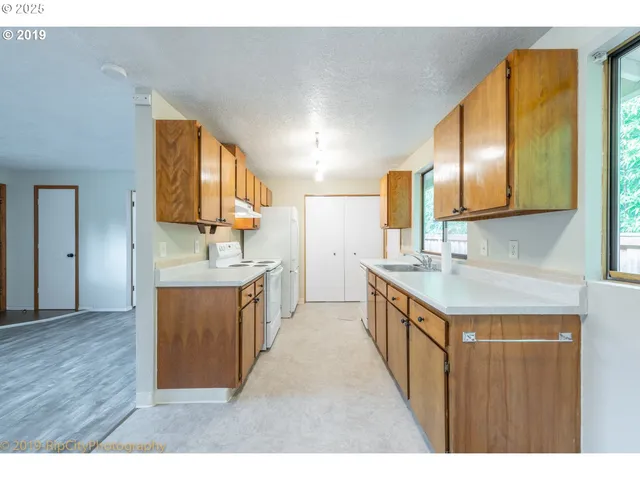 $449,950 | 4025 Northeast Roselawn Street, Portland, OR 97211