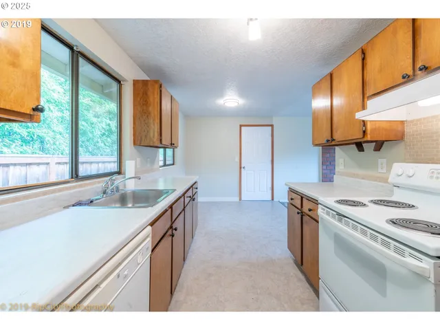 $449,950 | 4025 Northeast Roselawn Street, Portland, OR 97211