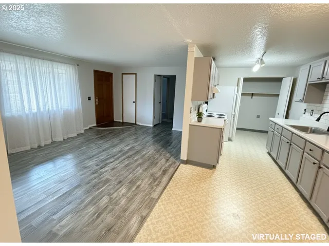 $449,950 | 4025 Northeast Roselawn Street, Portland, OR 97211