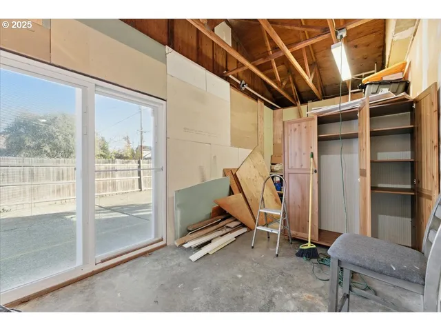 $449,950 | 4025 Northeast Roselawn Street, Portland, OR 97211