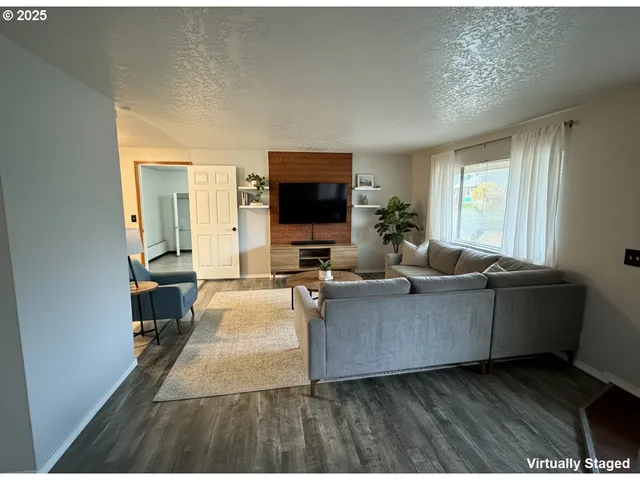 $449,950 | 4025 Northeast Roselawn Street, Portland, OR 97211