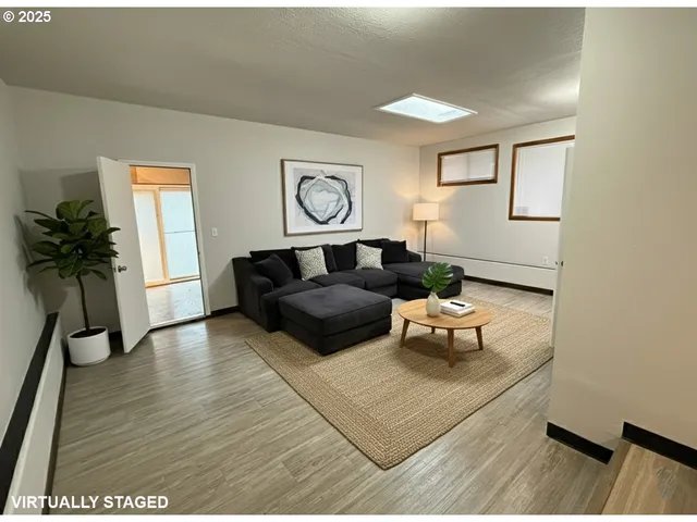 $449,950 | 4025 Northeast Roselawn Street, Portland, OR 97211