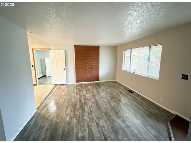 $449,950 | 4025 Northeast Roselawn Street, Portland, OR 97211