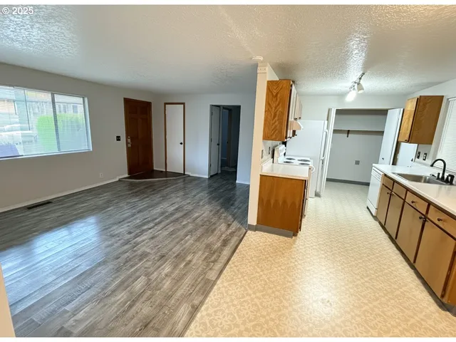 $449,950 | 4025 Northeast Roselawn Street, Portland, OR 97211