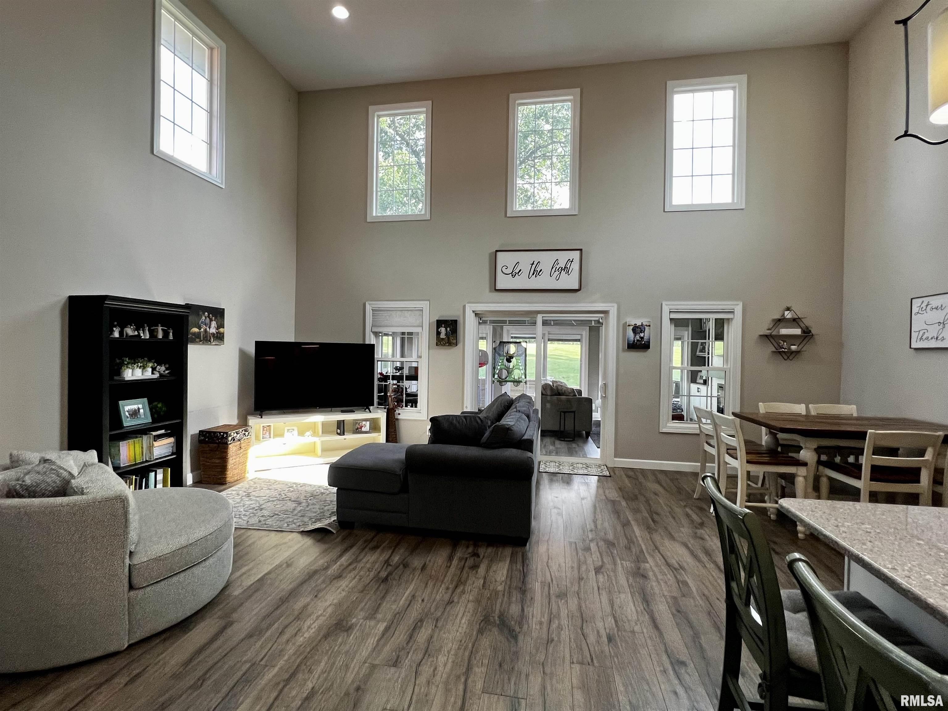 10 Hickory Grove Macomb, IL 61455 - Photo 3 of 31