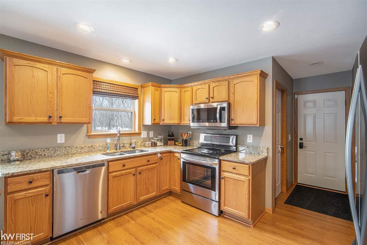 7063 Gillette Road Flushing, MI 48433 - Photo 5 of 42
