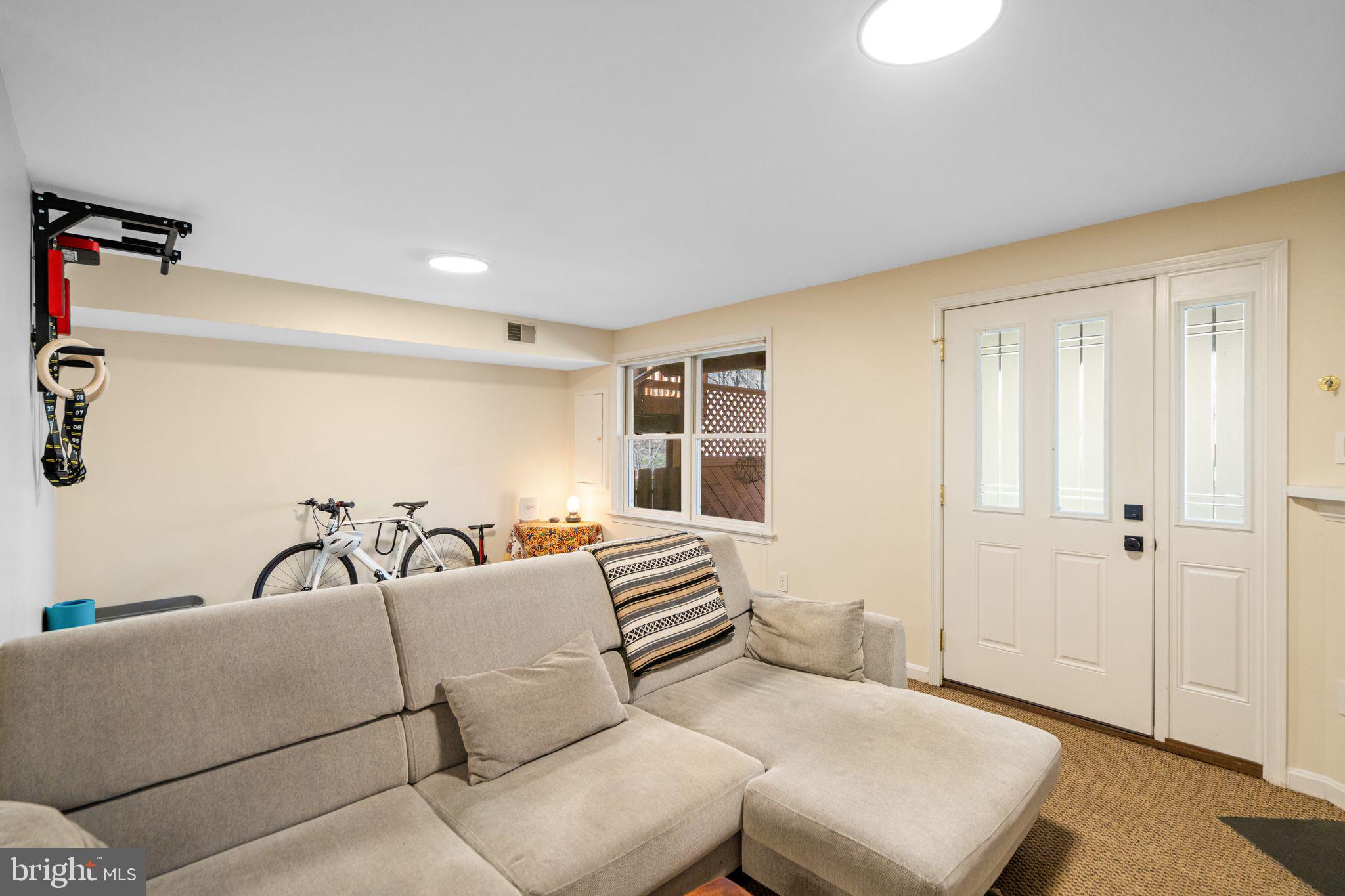 9012 Daum Court Springfield, VA 22153 - Photo 20 of 46 Bright and inviting entryway space.