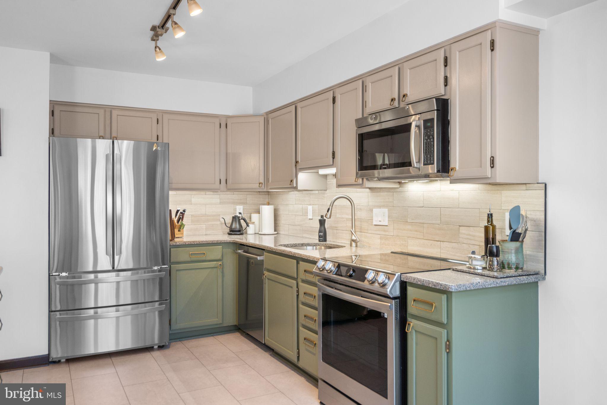 9012 Daum Court Springfield, VA 22153 - Photo 35 of 46 Modern kitchen with stylish finishes.
