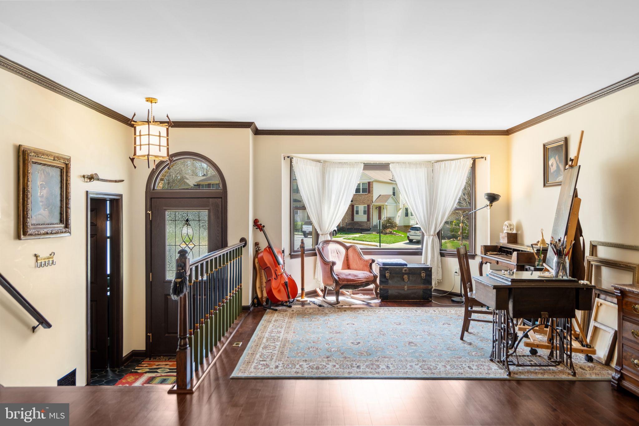 9012 Daum Court Springfield, VA 22153 - Photo 5 of 46 Inviting entryway with artistic charm.