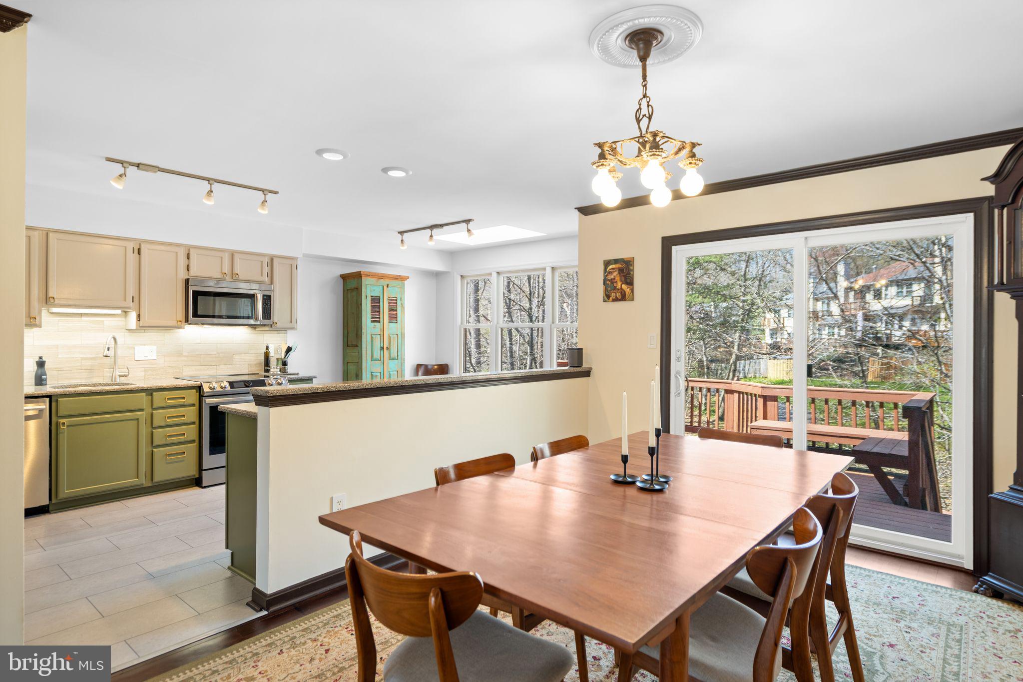 9012 Daum Court Springfield, VA 22153 - Photo 7 of 46 Bright and inviting dining space.