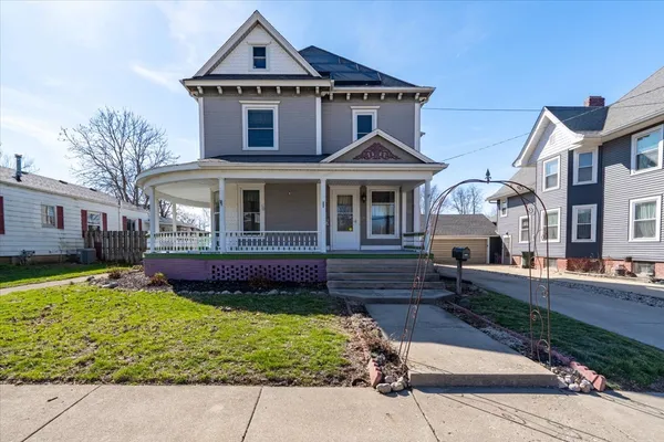$225,000 | 709 North Center Street, Clinton, IL 61727
