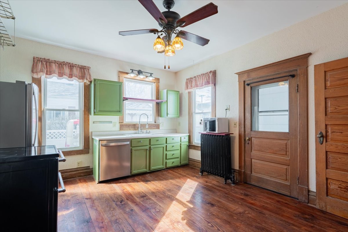 709 North Center Street Clinton, IL 61727 - Photo 15 of 49