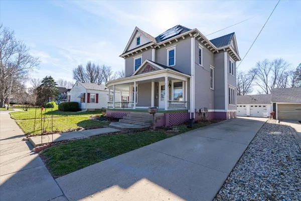 $225,000 | 709 North Center Street, Clinton, IL 61727