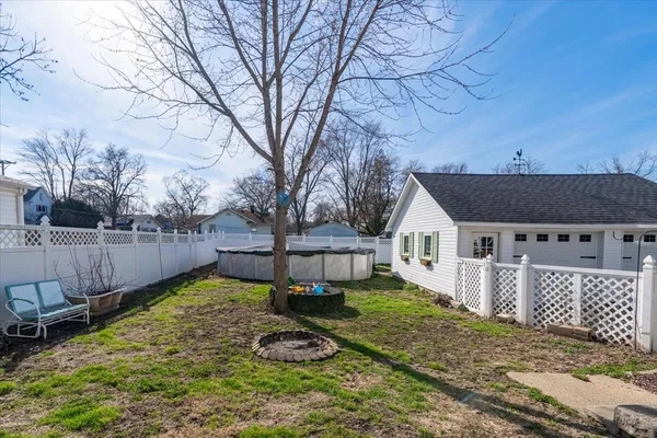 $225,000 | 709 North Center Street, Clinton, IL 61727