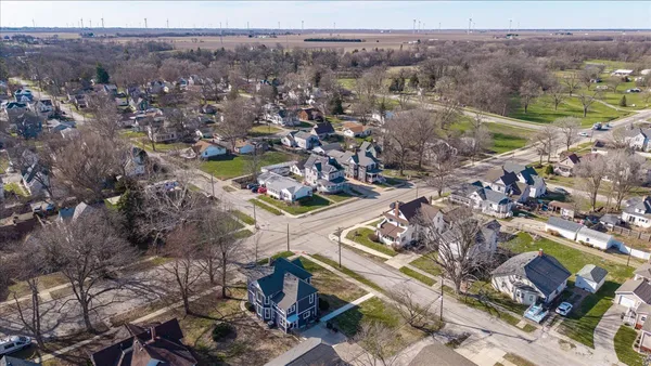 $225,000 | 709 North Center Street, Clinton, IL 61727