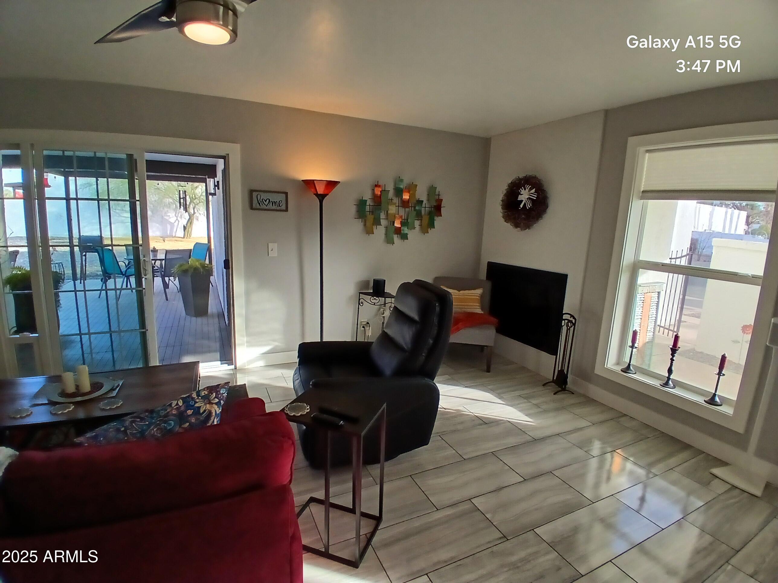 618 East Piping Rock Road Phoenix, AZ 85022 - Photo 2 of 23 Living room 1