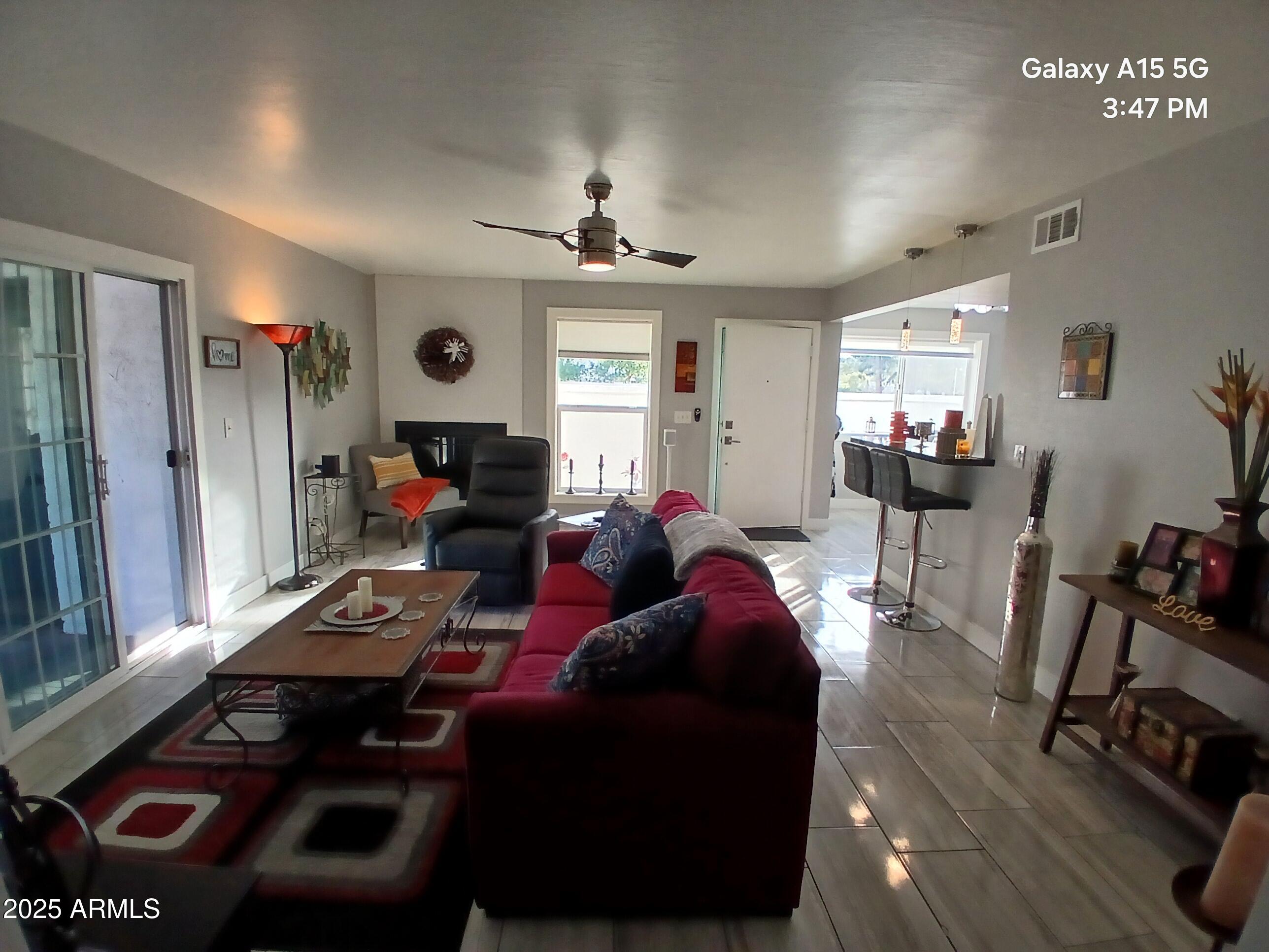 618 East Piping Rock Road Phoenix, AZ 85022 - Photo 3 of 23 Living room 2