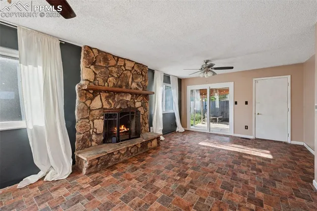 a view of a livingroom with a ceiling fan & a ceiling fan