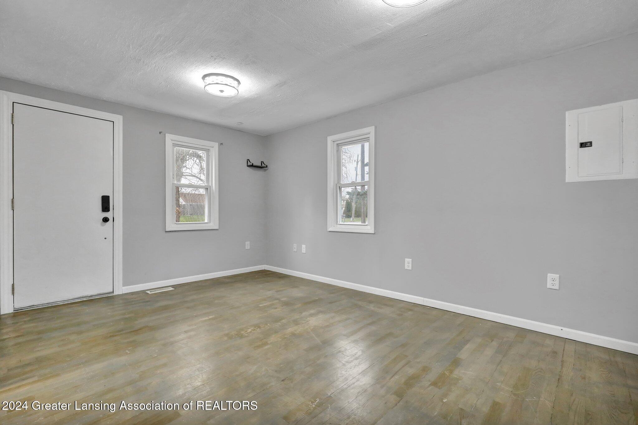 2210 Washington Road Lansing, MI 48911 - Photo 9 of 23 9-web-or-mls-Open Ended Media-9