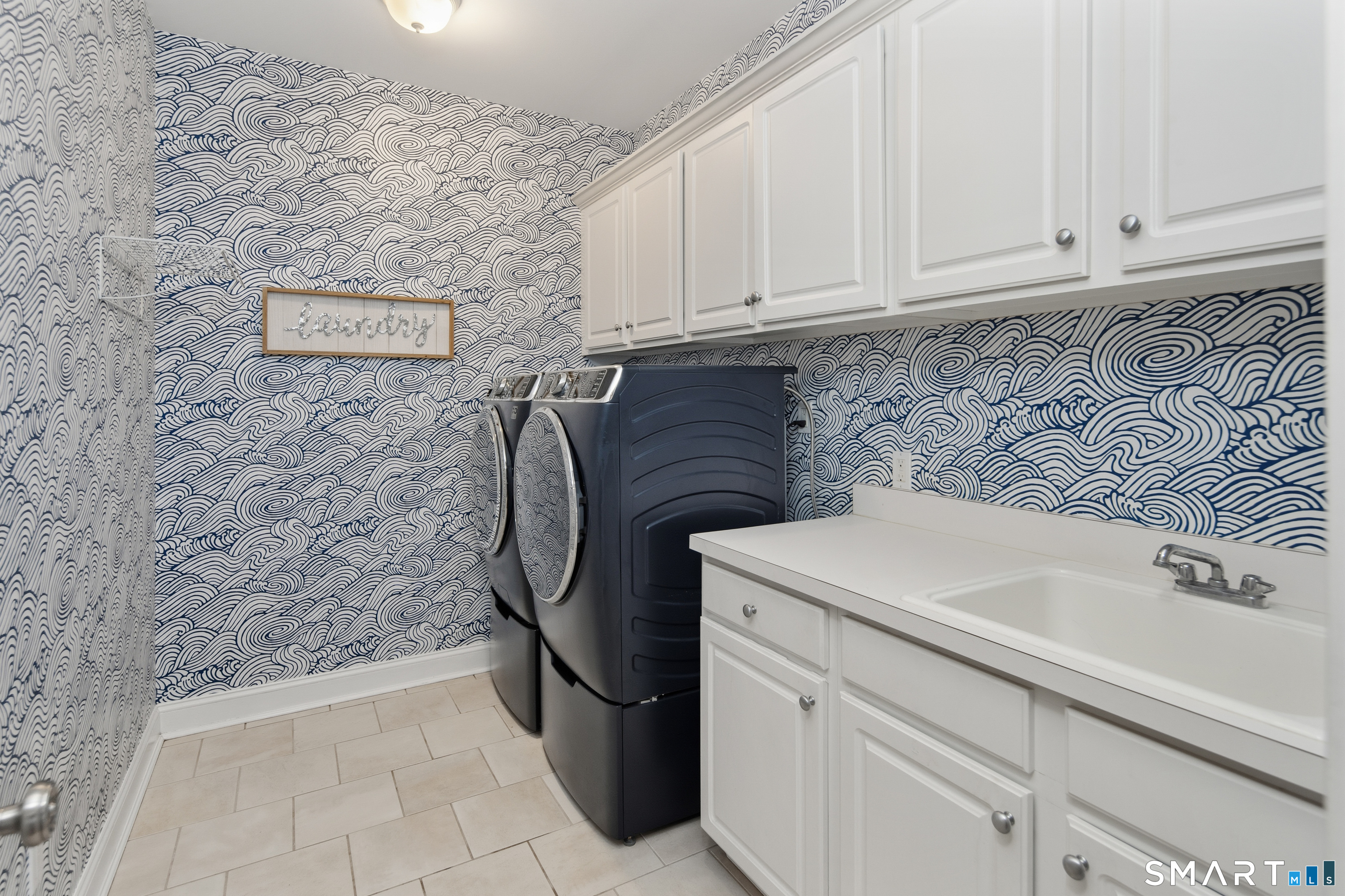 137 Linden Tree Road Wilton, CT 06897 - Photo 27 of 40 a bathroom with a sink and a bathtub