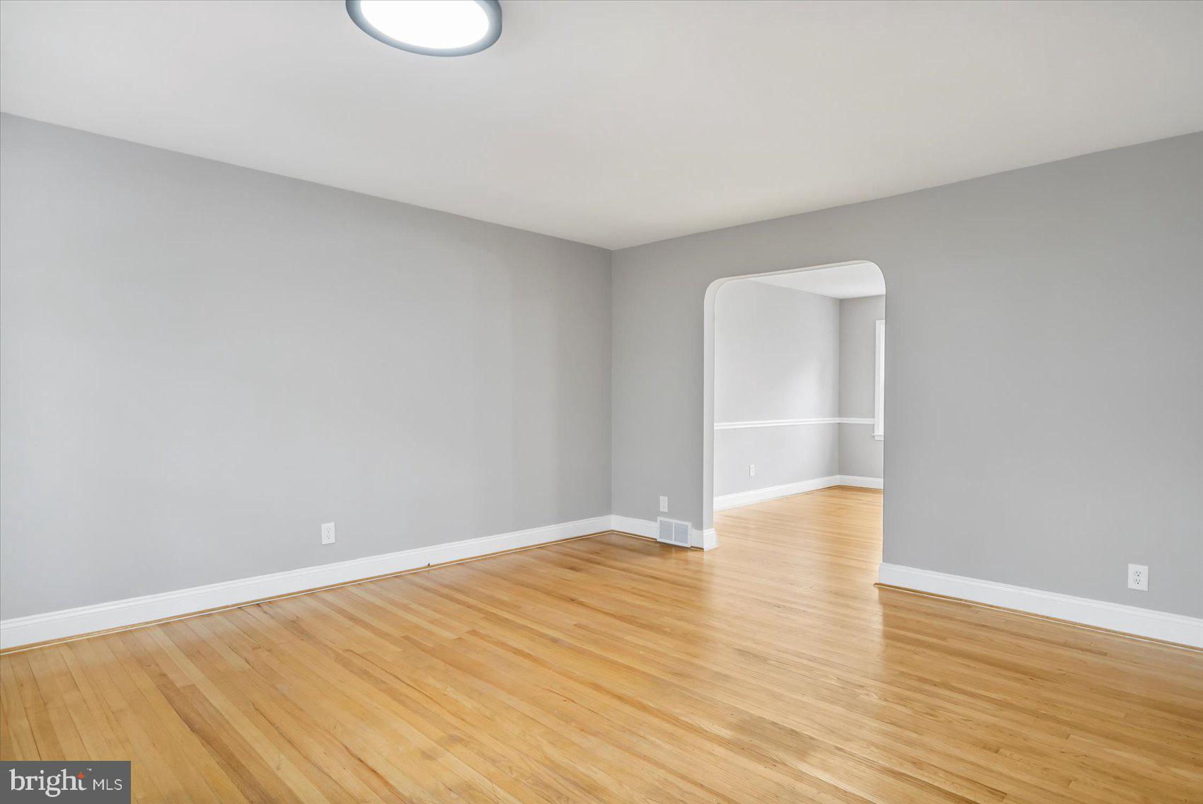 8114 Clyde Bank Road Towson, MD 21286 - Photo 4 of 38