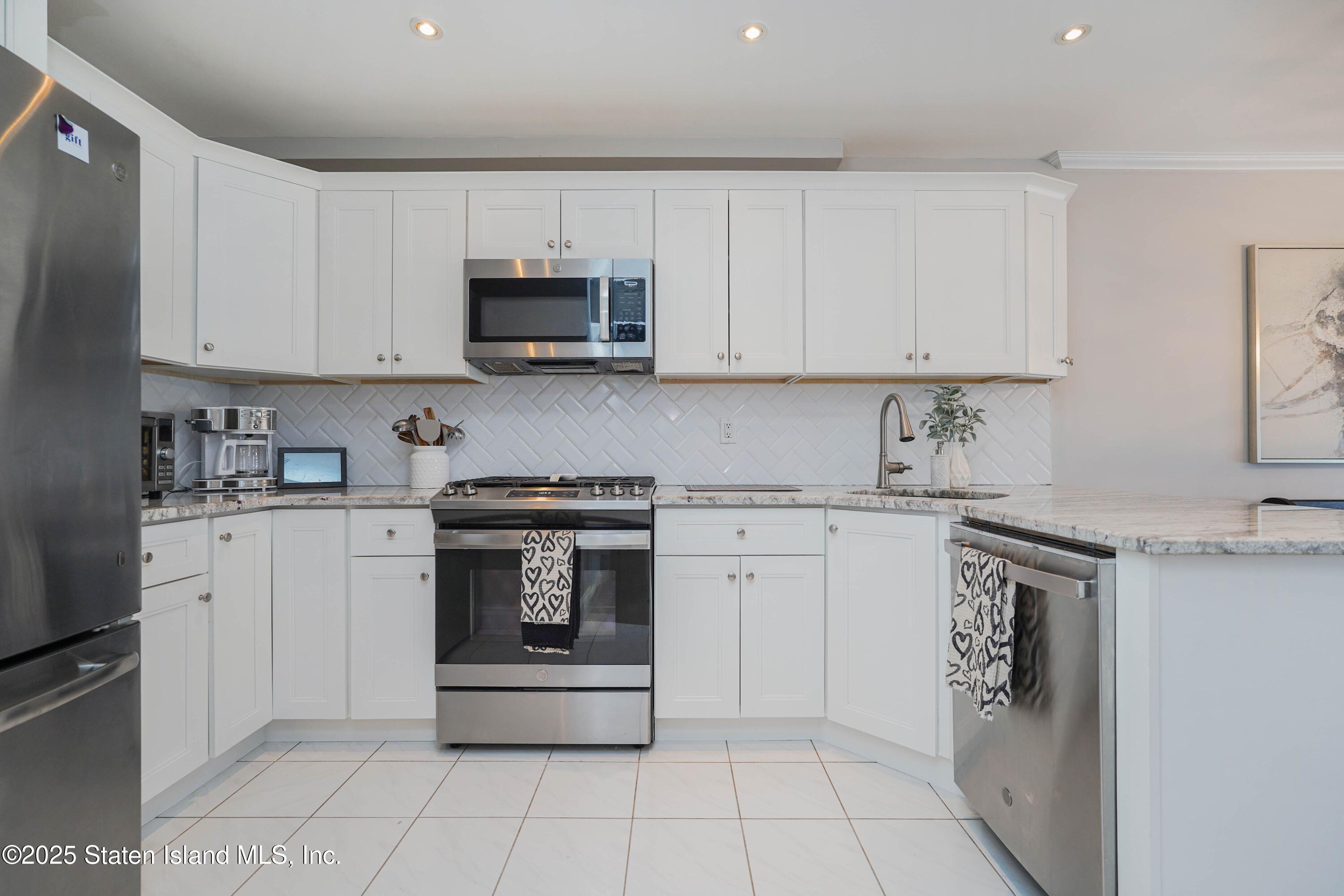 66 Sable Loop Staten Island, NY 10306 - Photo 9 of 21 kitchen 1