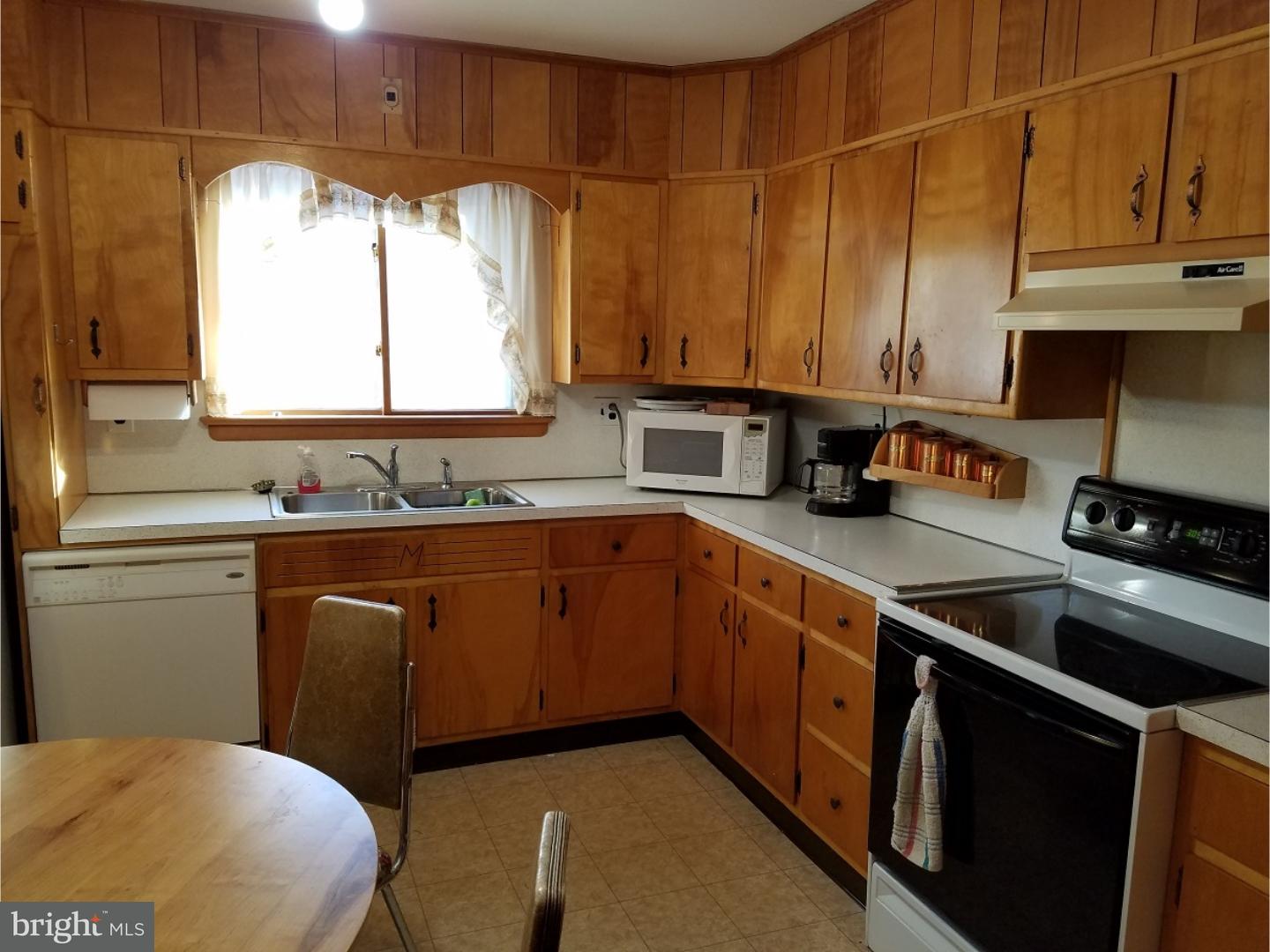 1465 Klockner Road Hamilton, NJ 08619 - Photo 5 of 14