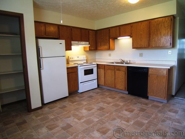 3862 Petzinger Road, Unit 3864 Columbus, OH 43232 - Photo 4 of 7 3862Kitchen