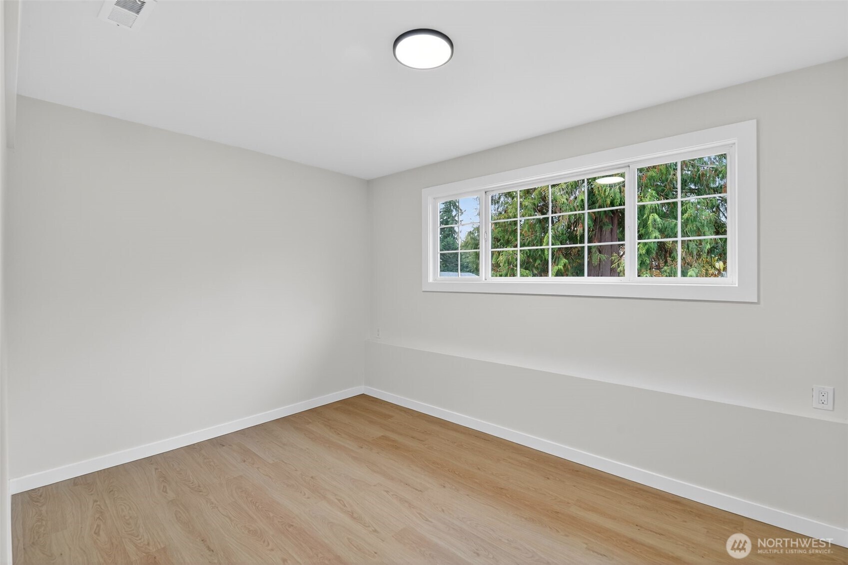 17203 Brook Boulevard Bothell, WA 98012 - Photo 20 of 31 an empty room with a window