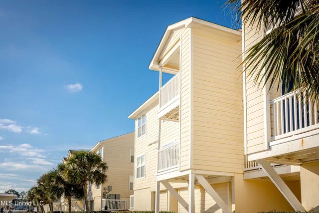 $239,900 | 2421 Beachview Drive, Unit F16, Ocean Springs, MS 39564