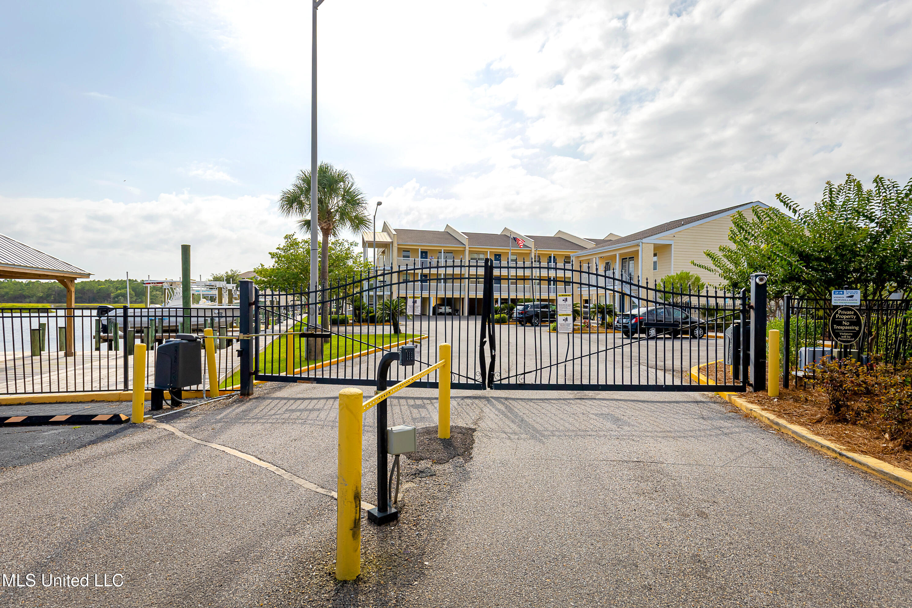 2421 Beachview Drive, Unit F16 Ocean Springs, MS 39564 - Photo 43 of 70 IMG_8835