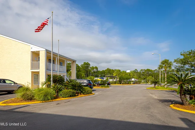 $239,900 | 2421 Beachview Drive, Unit F16, Ocean Springs, MS 39564