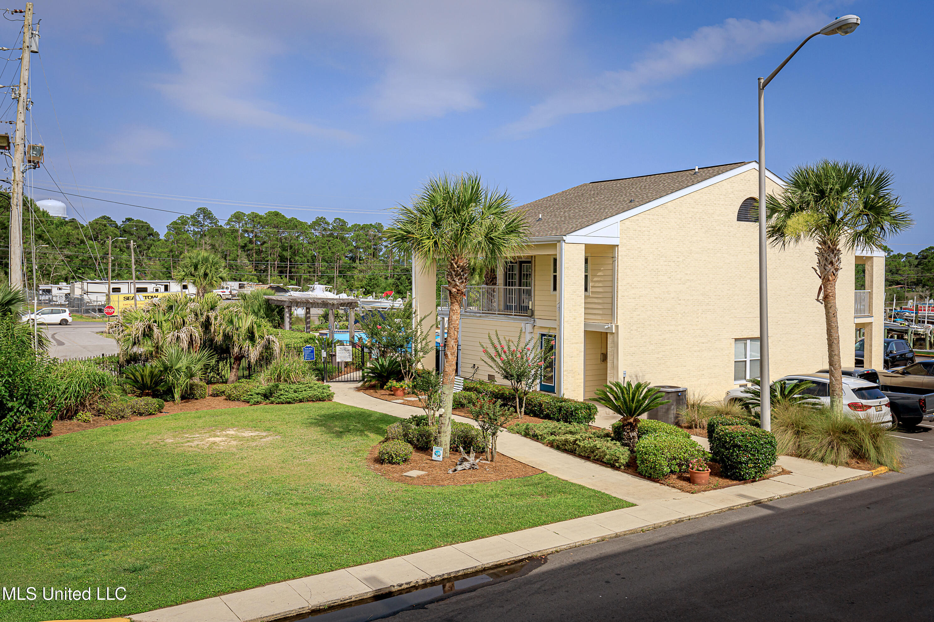 2421 Beachview Drive, Unit F16 Ocean Springs, MS 39564 - Photo 58 of 70 IMG_8772