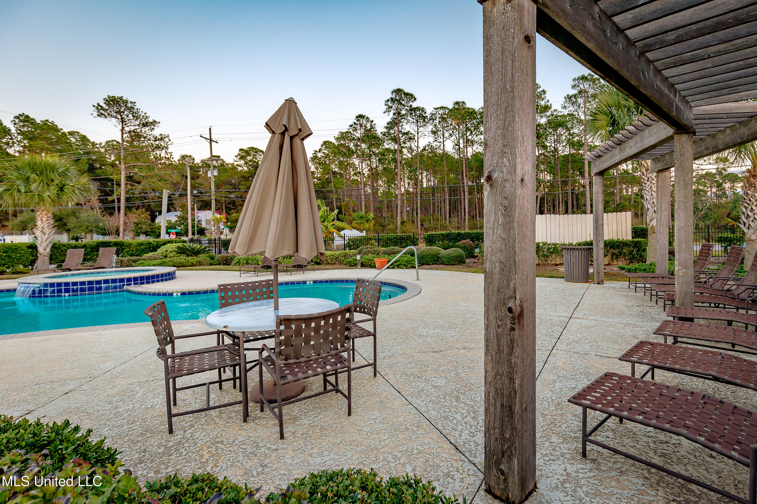 2421 Beachview Drive, Unit F16 Ocean Springs, MS 39564 - Photo 61 of 70 IMG_4451