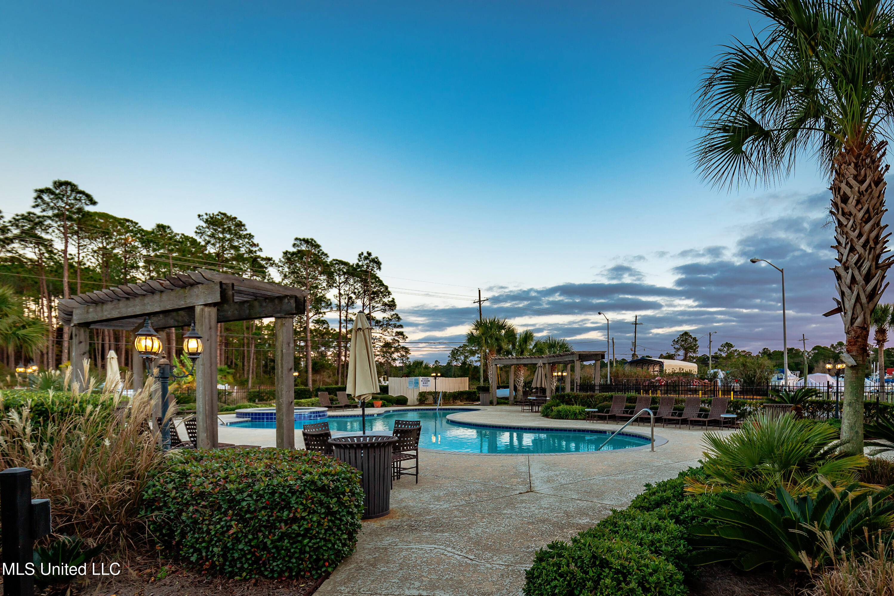 2421 Beachview Drive, Unit F16 Ocean Springs, MS 39564 - Photo 62 of 70 IMG_4412