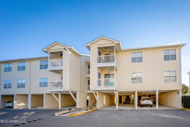 $239,900 | 2421 Beachview Drive, Unit F16, Ocean Springs, MS 39564