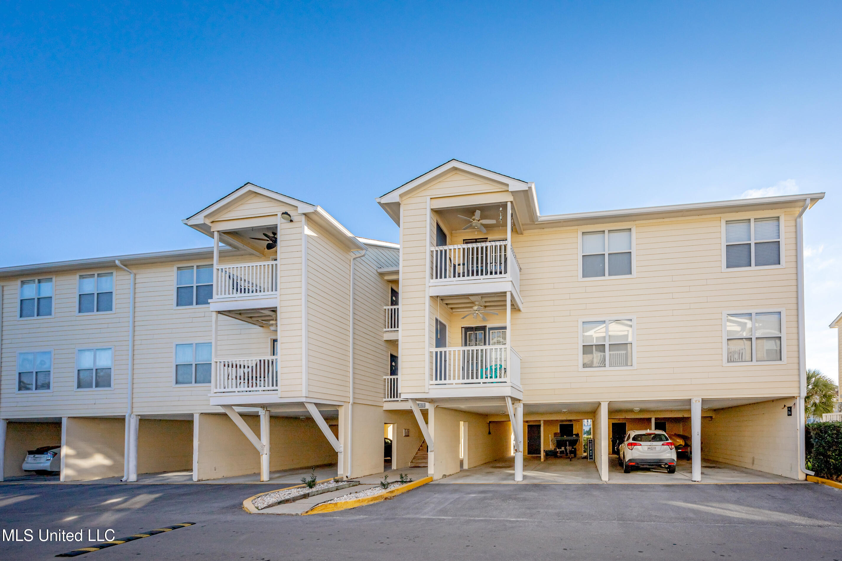 2421 Beachview Drive, Unit F16 Ocean Springs, MS 39564 - Photo 67 of 70 IMG_4889