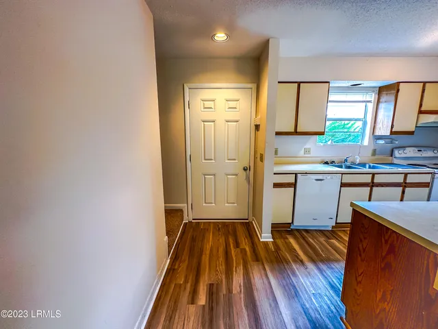 $1,575 | 900 State Rd S-7-297, Unit G4, Beaufort, SC 29902