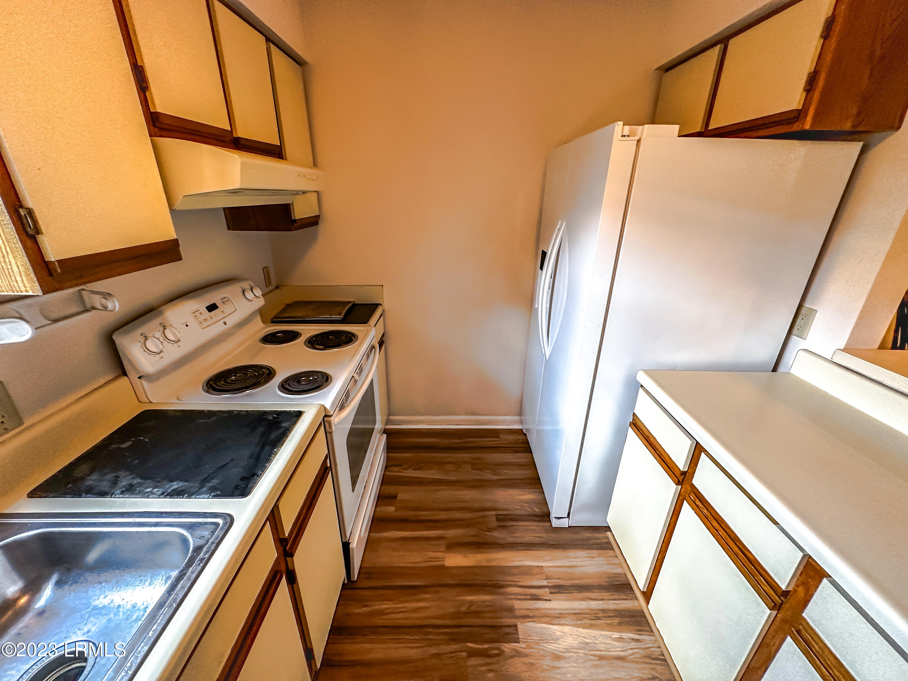 900 State Rd S-7-297, Unit G4 Beaufort, SC 29902 - Photo 8 of 23 IMG_2594