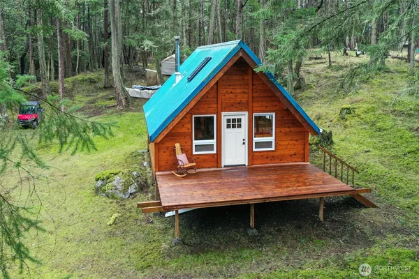 a view of outdoor space yard and deck