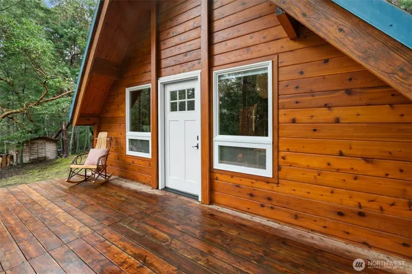 a view of a house with backyard and porch