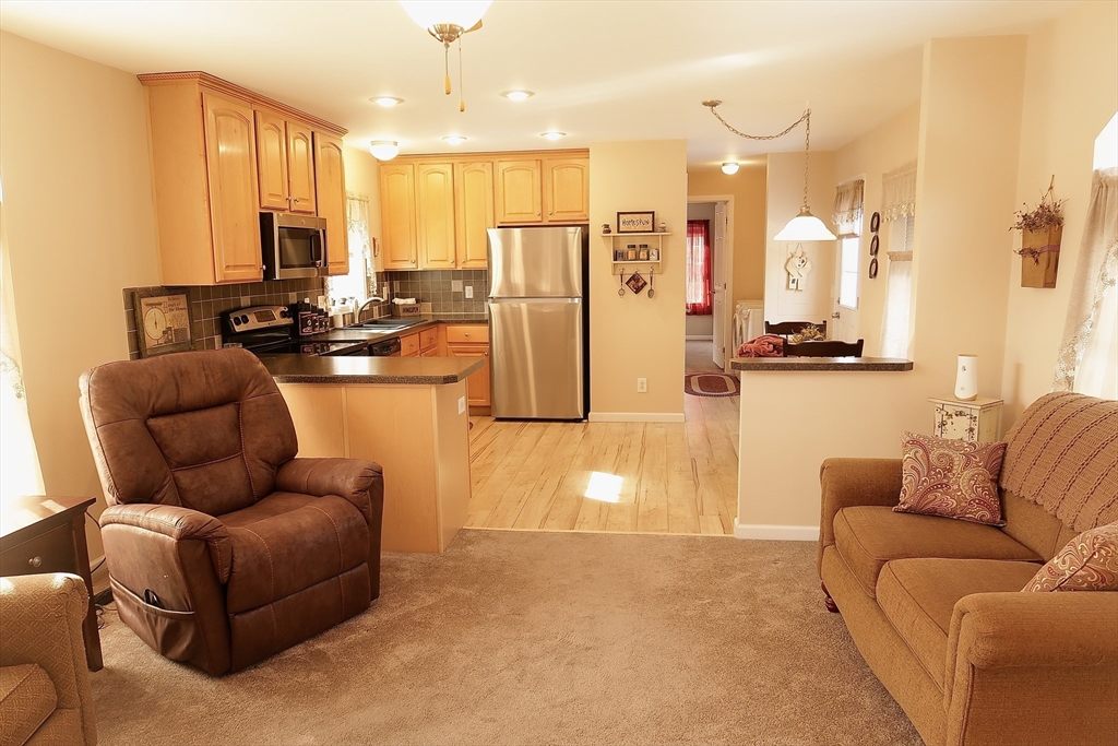 11 Settlers Road Taunton, MA 02780 - Photo 4 of 27