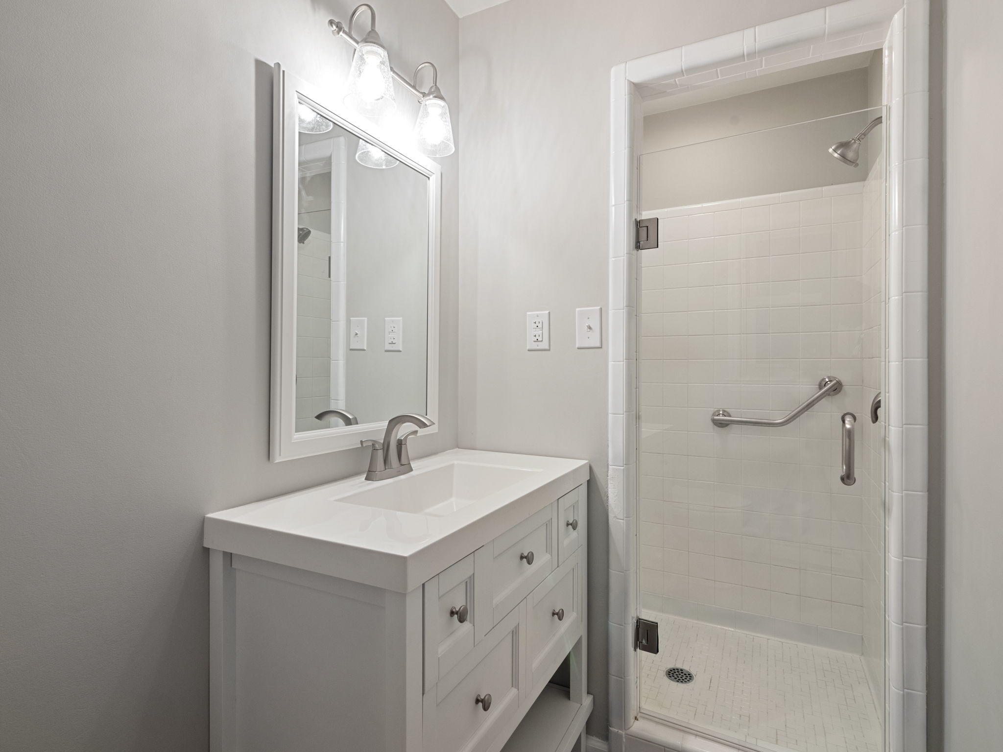 5228 Rosecliff Road Roanoke, VA 24018 - Photo 14 of 32 Master Bath