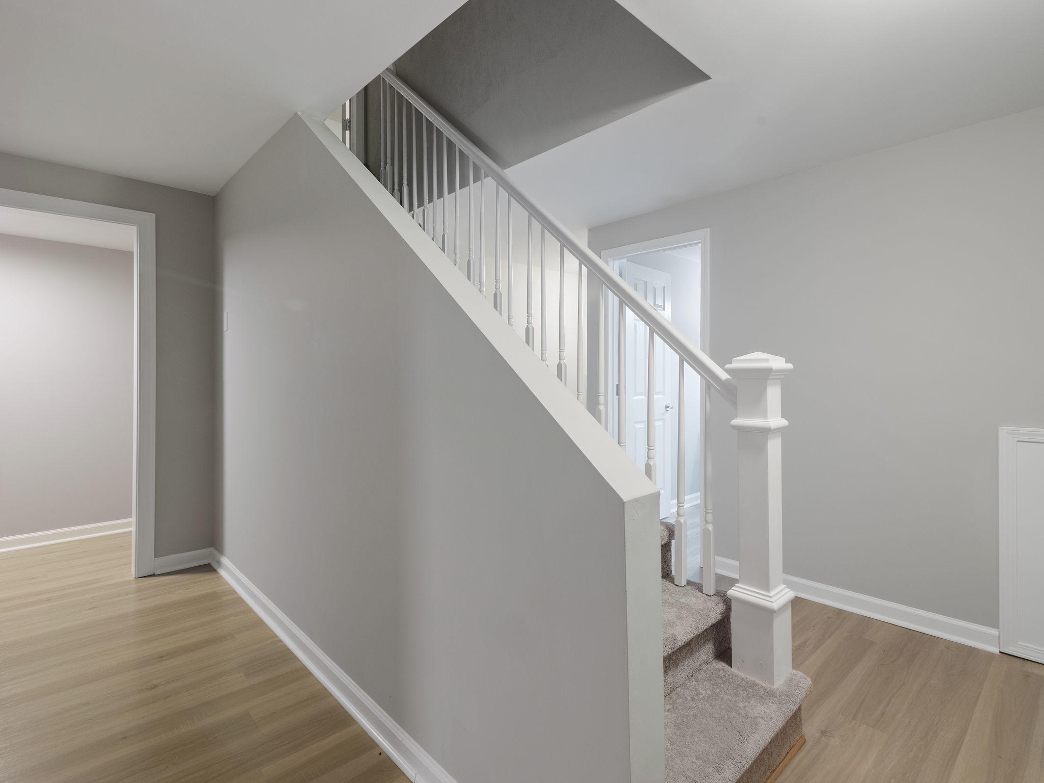 5228 Rosecliff Road Roanoke, VA 24018 - Photo 18 of 32 Stairway