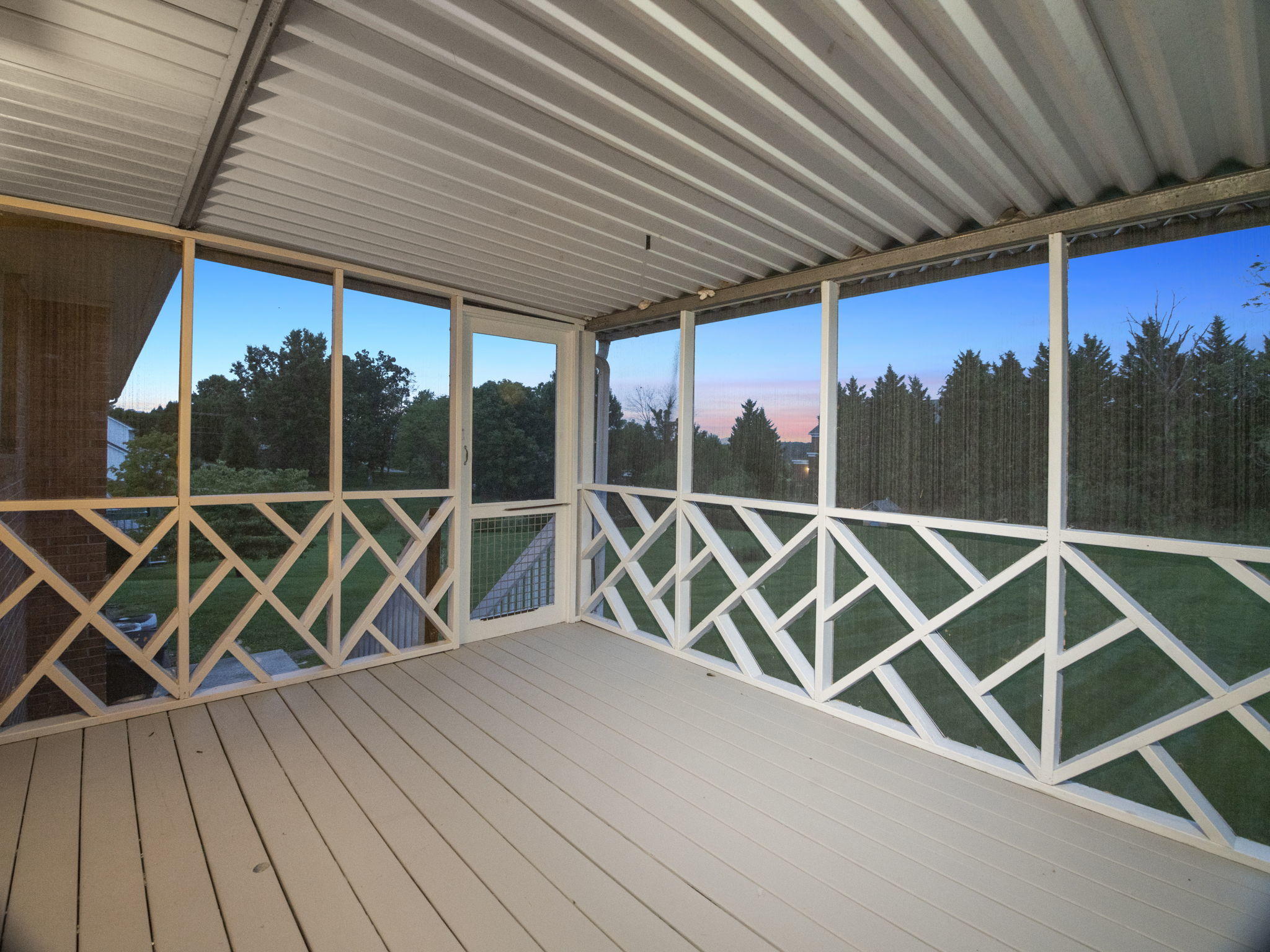 5228 Rosecliff Road Roanoke, VA 24018 - Photo 25 of 32 Screened Porch