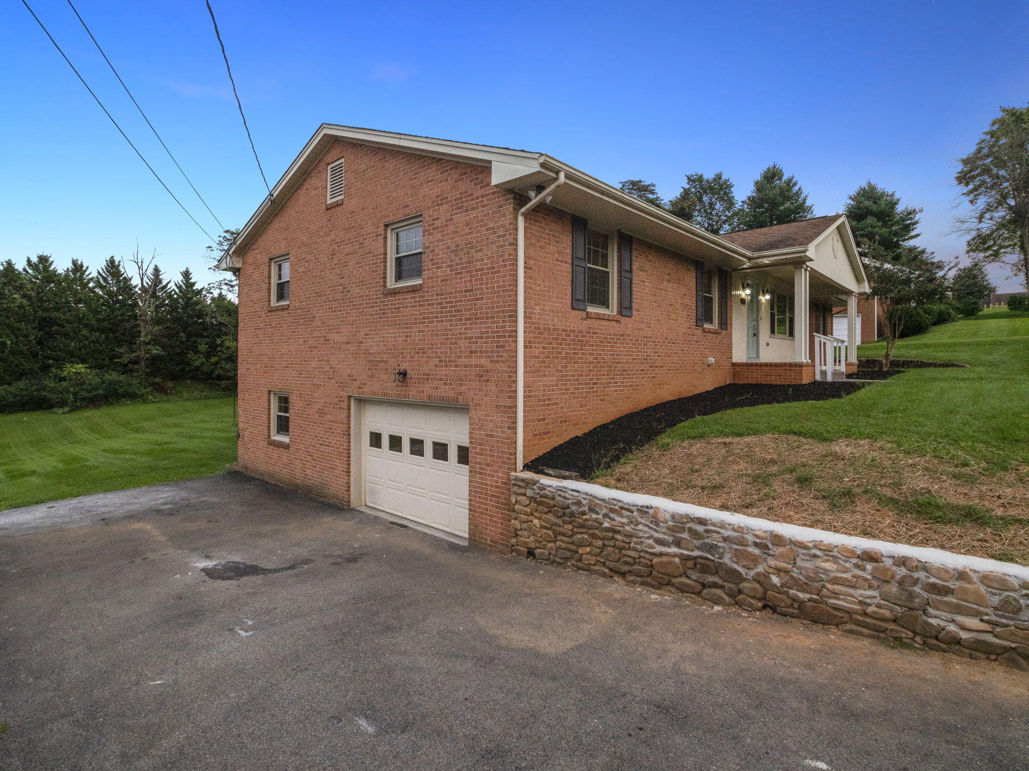5228 Rosecliff Road Roanoke, VA 24018 - Photo 31 of 32 Paved Drive