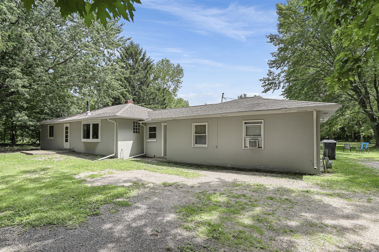 2718 Coloma Road Benton Harbor, MI 49022 - Photo 2 of 55