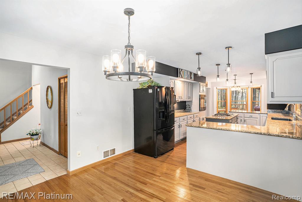 6489 Cedar Lake Road Pinckney, MI 48169 - Photo 6 of 31