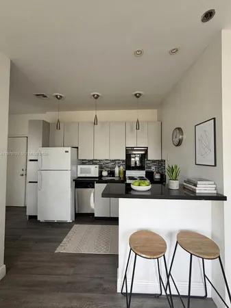 $1,900 | 1244 Pennsylvania Avenue, Unit 305, Miami Beach, FL 33139